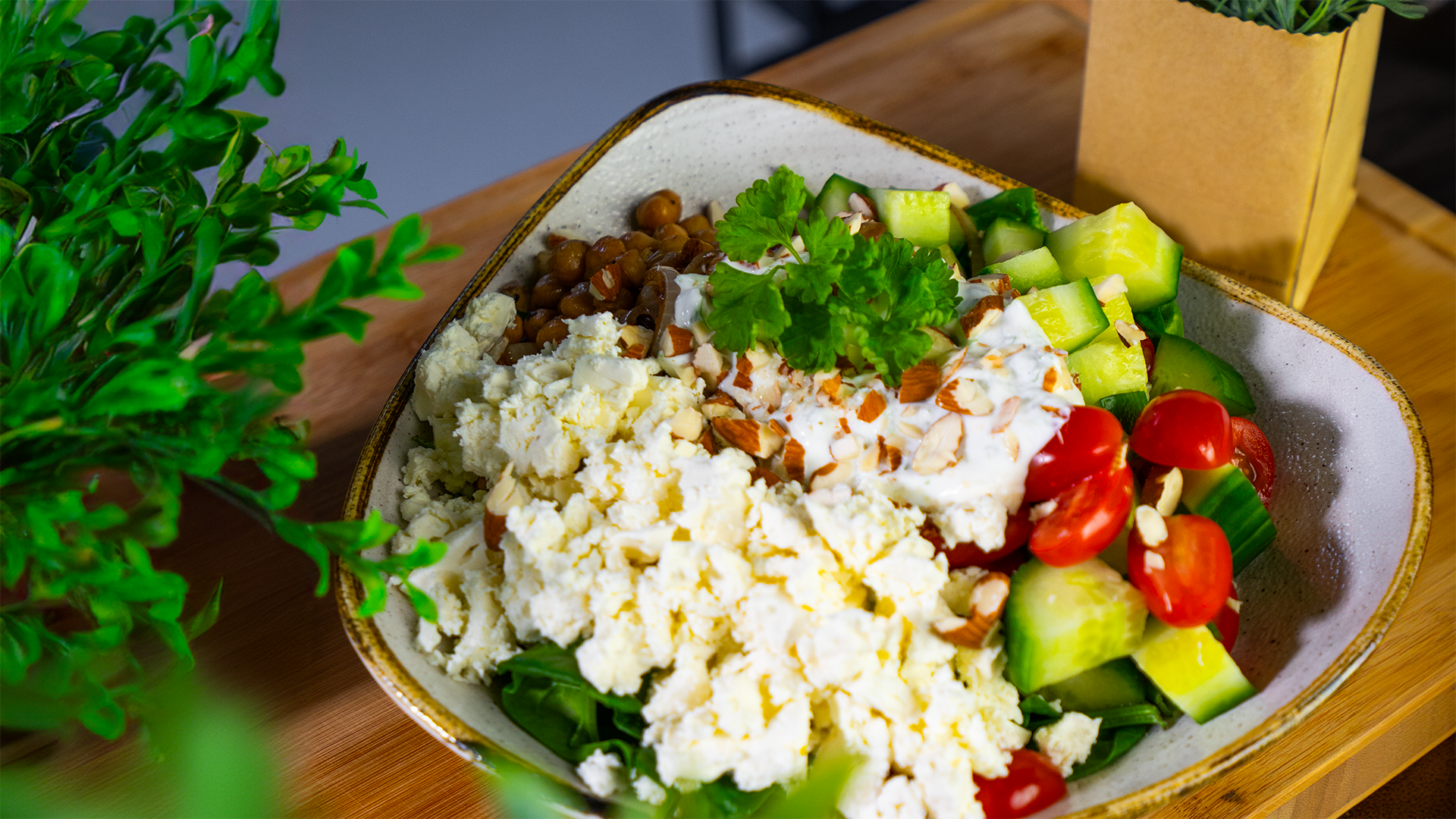 Bulgur Bowl mit knusprigen Kichererbsen