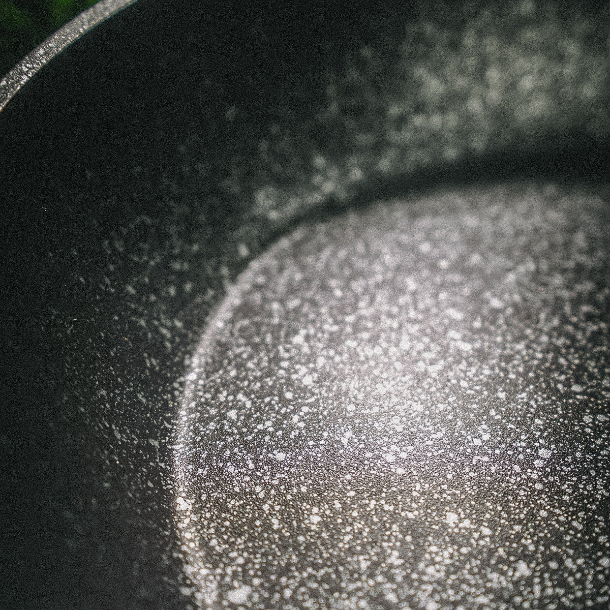 Eine Nahaufnahme der Beschichtung der FIVI Pfanne ALICE