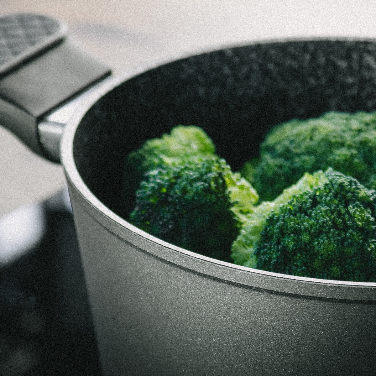 Broccoli befindet sich im FIVI Kochtopf GUIDO.