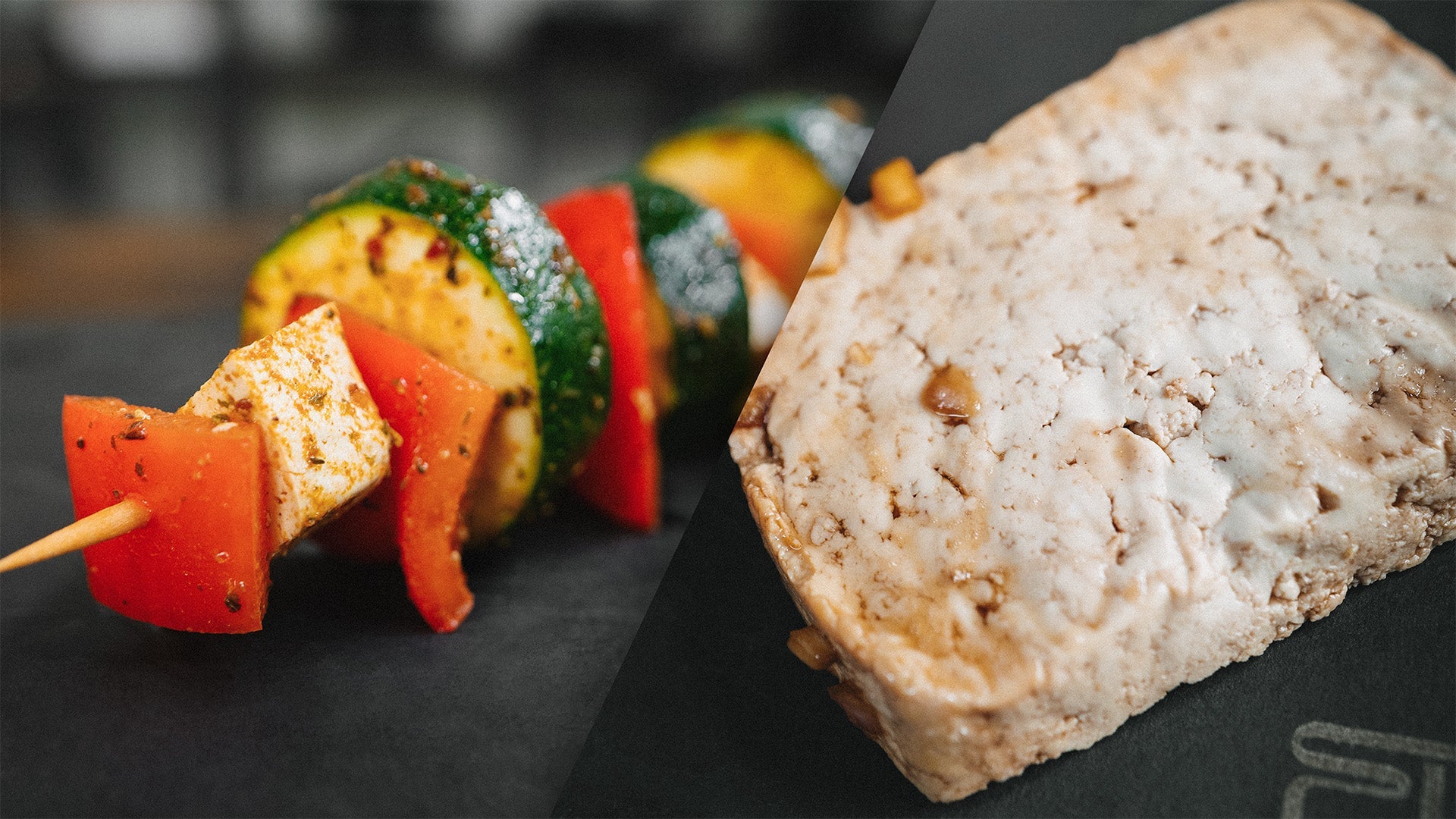 Gegenschnitt: mariniertes Tofustück neben buntem Gemüsespieß – Inspiration für vegane Grillideen mit Tofu
