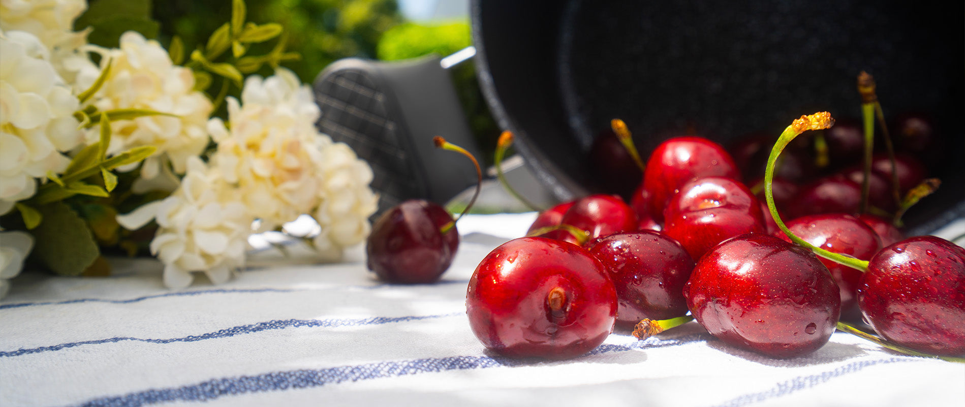 FIVI Pfanne ALICE mit herzförmigen Pancakes und Erdbeeren