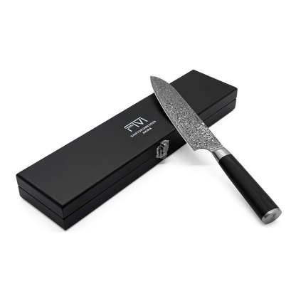 FIVI Akira Santokumesser mit edler schwarzer Geschenkverpackung und Logo-Prägung.