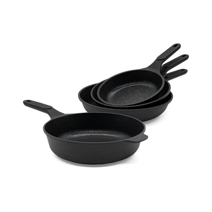 5-teiliges schwarzes Pfannenset aus Aluguss mit Antihaftbeschichtung und ergonomischen Griffen.